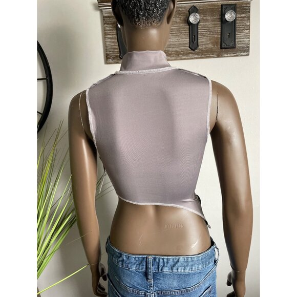 NWT Unbranded Sleeveless Asymmetrical Crop Top Size M - Picture 4 of 7